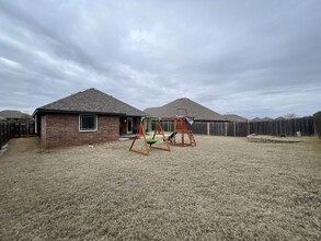 18400 Summer Grove Ave in Edmond, OK - Building Photo - Building Photo