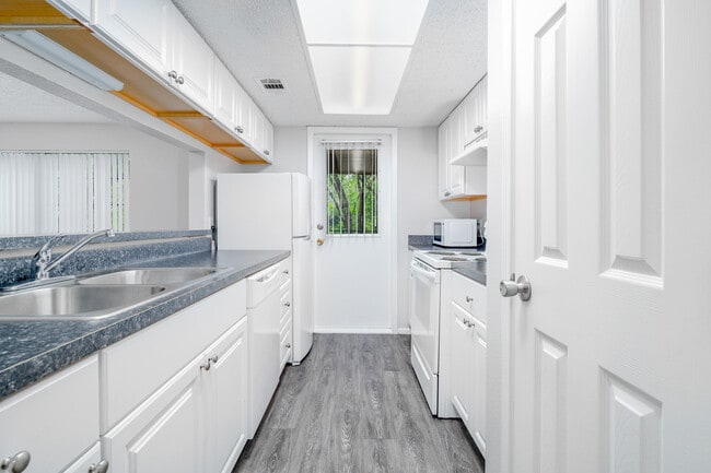 Camino Real San Antonio in San Antonio, TX - Foto de edificio - Building Photo