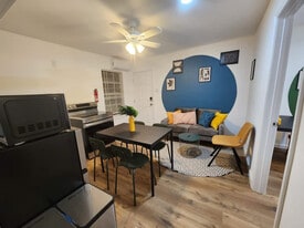 6400 Sherman St, Unit SI ID1494630P in Houston, TX - Building Photo