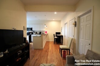 1872 Commonwealth Ave in Boston, MA - Foto de edificio - Building Photo