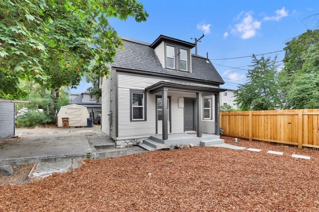 property at 2016 W Gardner Ave