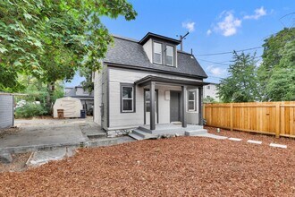 2016 W Gardner Ave in Spokane, WA - Building Photo - Building Photo