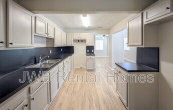 5739 Bree Rd in Jacksonville, FL - Building Photo - Building Photo