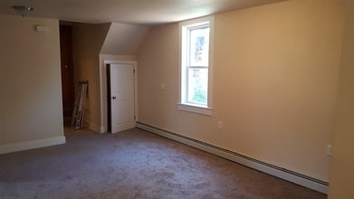 55 E Courtney St, Unit LOWER FRONT in Dunkirk, NY - Building Photo - Building Photo