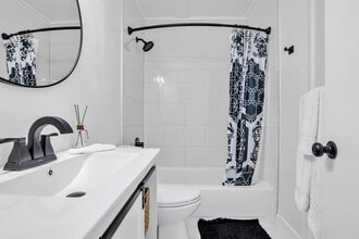 2932 NW 10th Ave in Wilton Manors, FL - Foto de edificio - Building Photo