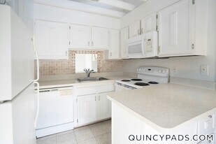 24 Presidential Dr in Quincy, MA - Building Photo