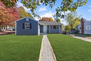 128 E Military Dr in National Park, NJ - Building Photo