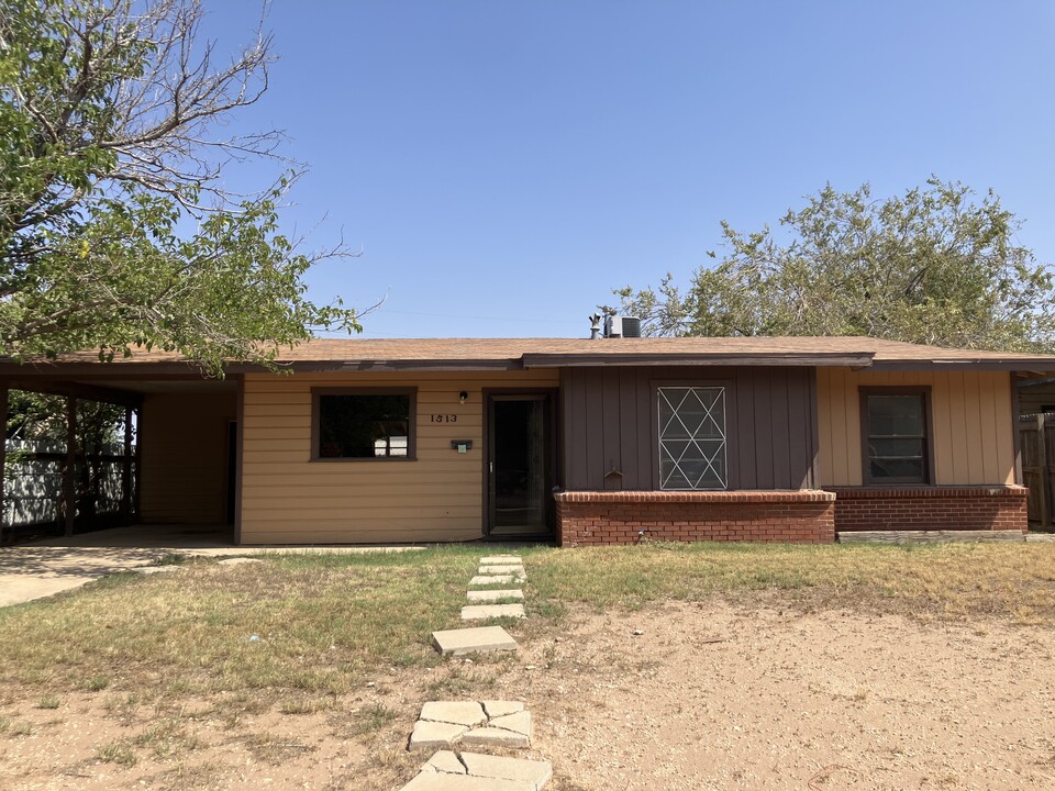 1513 Kentucky Way in Big Spring, TX - Building Photo