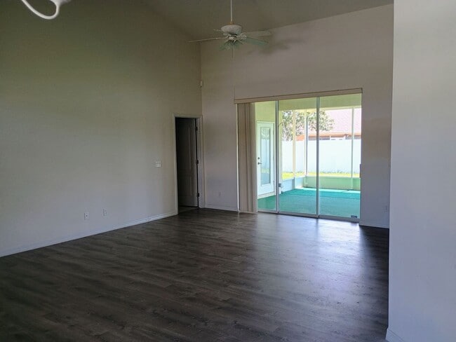 15596 Burbank Dr in Brooksville, FL - Building Photo - Building Photo