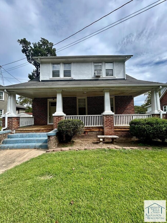 property at 2708 Riverside Dr