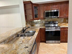 2516 Centergate Dr in Miramar, FL - Building Photo - Building Photo