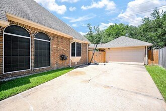 1335 Remington Crest Dr in Houston, TX - Building Photo - Building Photo