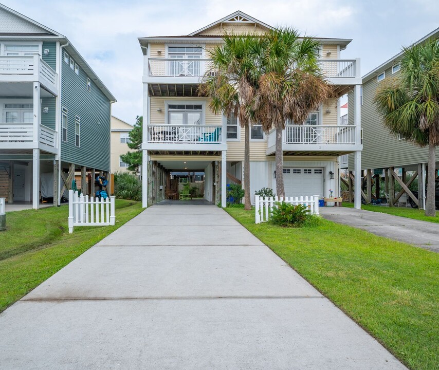 1114 Bonito Ln in Carolina Beach, NC - Foto de edificio