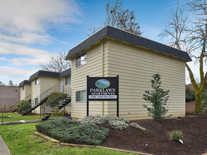 Parklawn Apartments in Forest Grove, OR - Building Photo - Building Photo