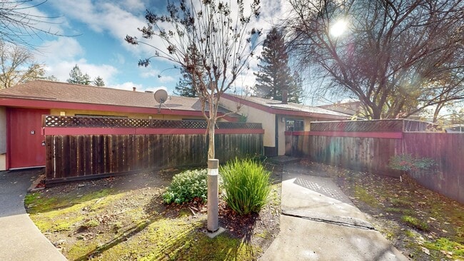 3 Redwood Ct in Santa Rosa, CA - Building Photo - Building Photo