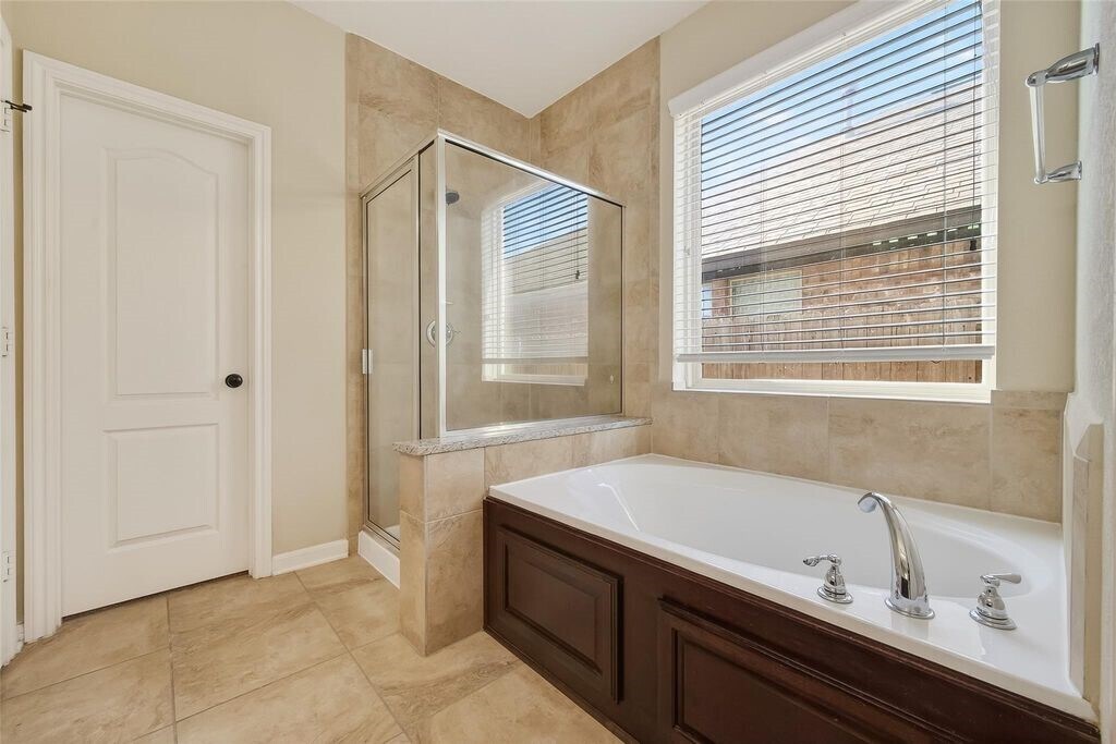 19327 N Cottonwood Green Ln in Cypress, TX - Building Photo