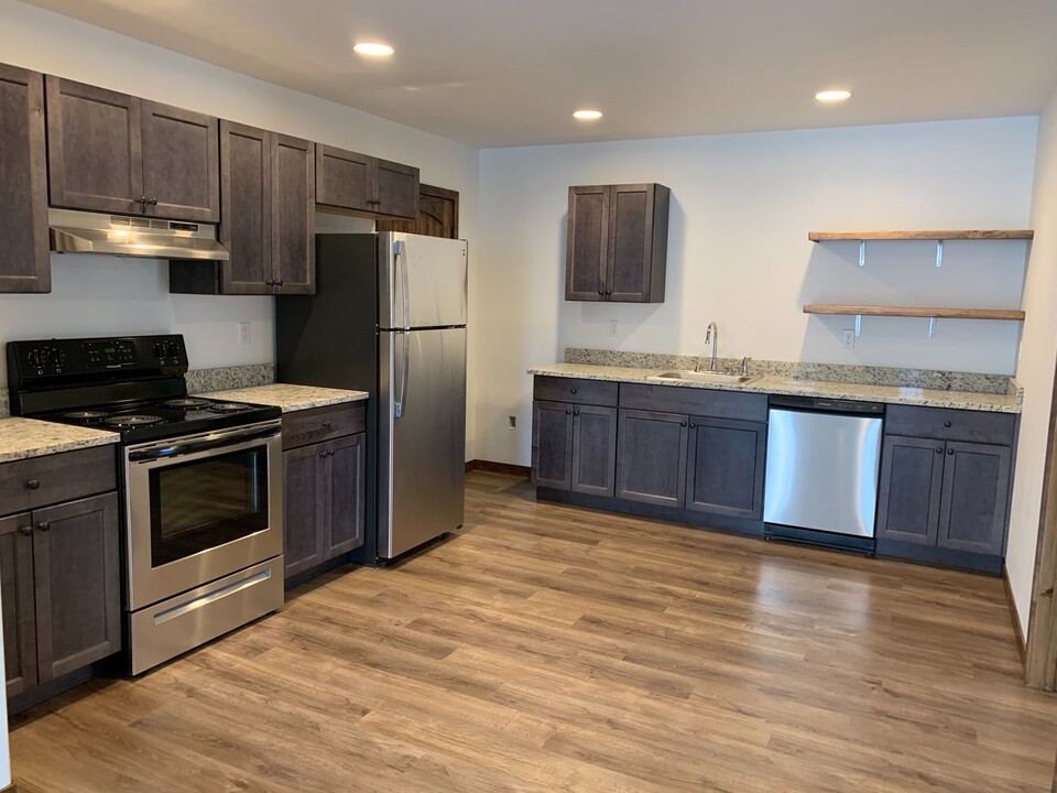 721 Cottonwood Ct in Whitefish, MT - Foto de edificio