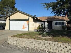 2950 Juniper St in Fairfield, CA - Building Photo