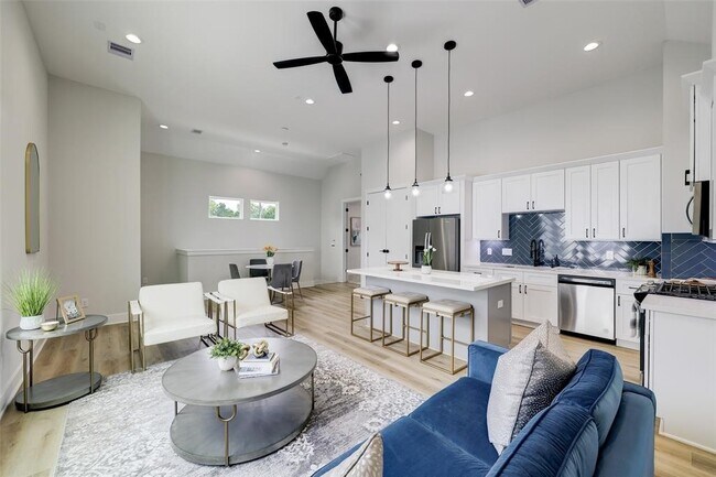 846 Elkhart St in Houston, TX - Building Photo - Building Photo