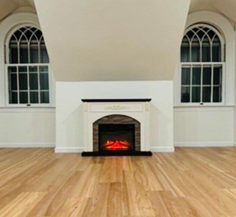 600 Washington St in Wellesley, MA - Building Photo