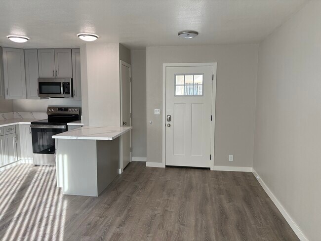 2029 Beebee St, Unit F in San Luis Obispo, CA - Building Photo - Building Photo