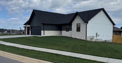 896 S Silverwood Ln in Nixa, MO - Building Photo - Building Photo