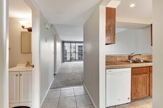 21 Royal Palm Way in Boca Raton, FL - Building Photo - Building Photo