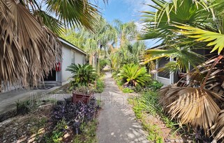 5524 Commerce St in Jacksonville, FL - Building Photo