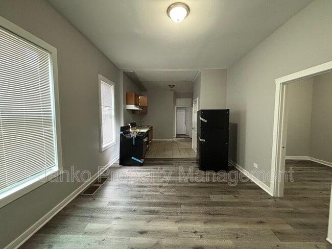 property at 726 E 93rd St