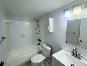 4403 Treehouse Ln in Tamarac, FL - Foto de edificio - Building Photo