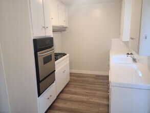 641 Border Ave, Unit 2 in Torrance, CA - Foto de edificio - Building Photo