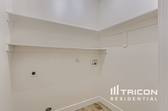 328 Lakey Rd in Seagoville, TX - Building Photo - Building Photo