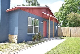 1242 Mohrlake Dr in Brandon, FL - Building Photo - Building Photo
