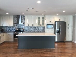 218 Bradford Dr in Sunnyvale, CA - Building Photo - Building Photo