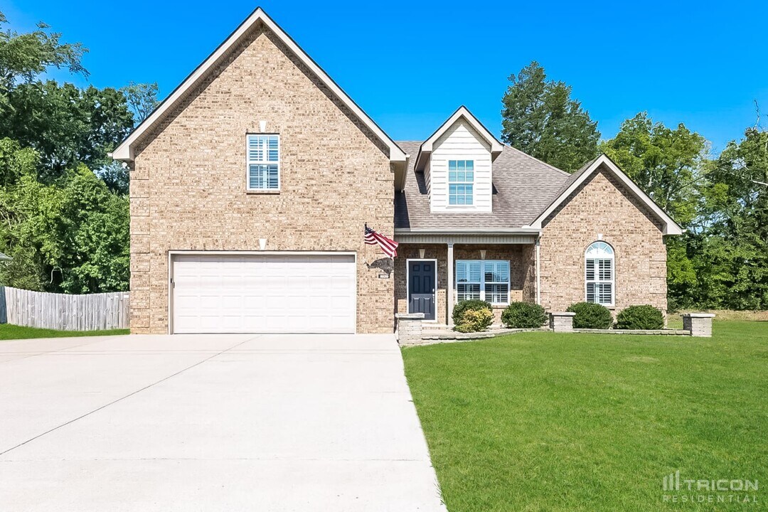 8820 Cole St in Smyrna, TN - Building Photo