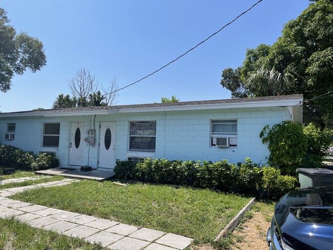 1909 Avenue E in Fort Pierce, FL - Building Photo - Building Photo