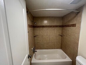 10110 Westview Dr in Houston, TX - Building Photo - Building Photo