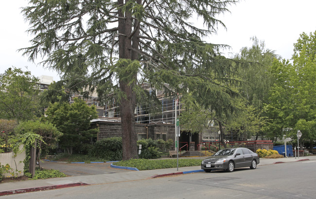 Crane Place Apartments in Menlo Park, CA - Building Photo - Building Photo