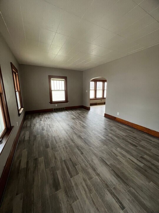 1837 W 8th St in Davenport, IA - Foto de edificio