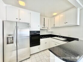 3718 Mentone Ave, Unit 7 in Los Angeles, CA - Building Photo