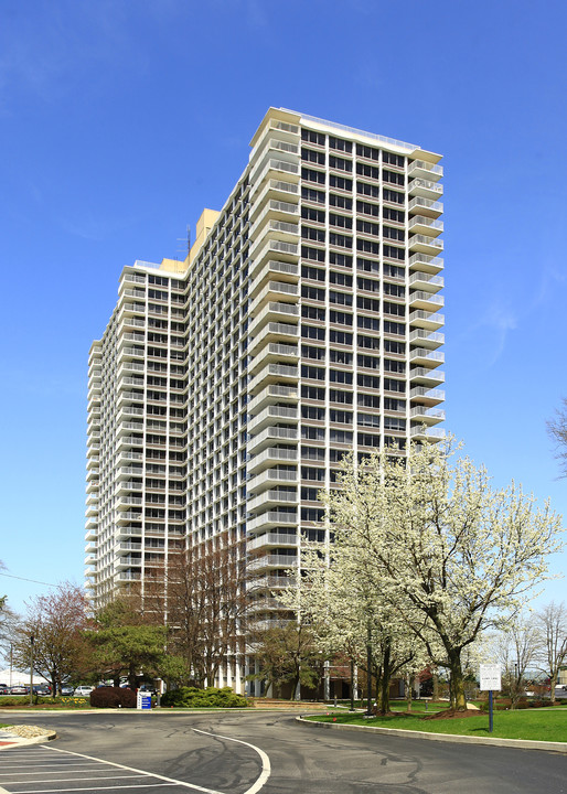 Winton Place in Lakewood, OH - Building Photo