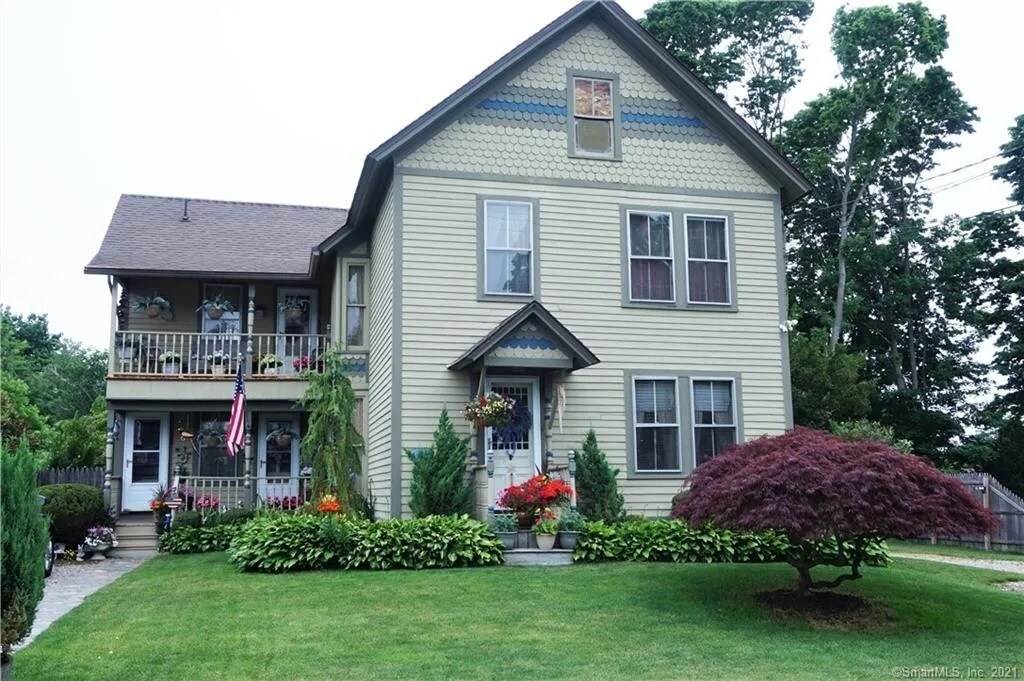 4 Smith St in Niantic, CT - Building Photo