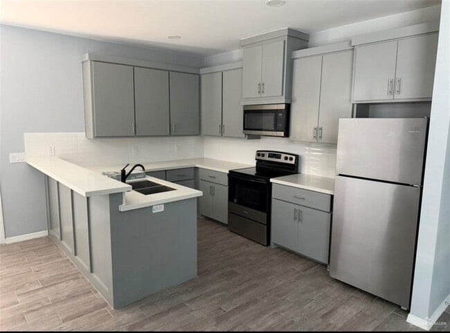 8 N 33rd St in McAllen, TX - Building Photo - Building Photo