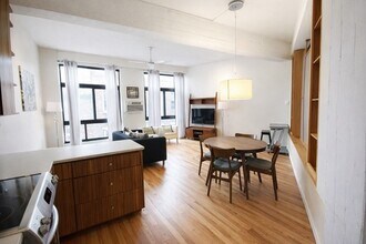 12 Stoneholm St, Unit 525 in Boston, MA - Foto de edificio - Building Photo