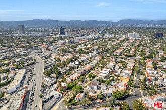 1063-1065 S Mansfield Ave in Los Angeles, CA - Building Photo - Building Photo