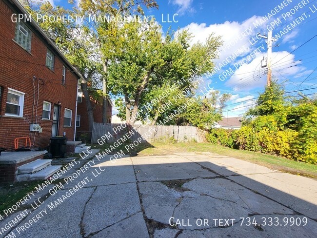 8670 Schaefer Hwy in Detroit, MI - Building Photo - Building Photo