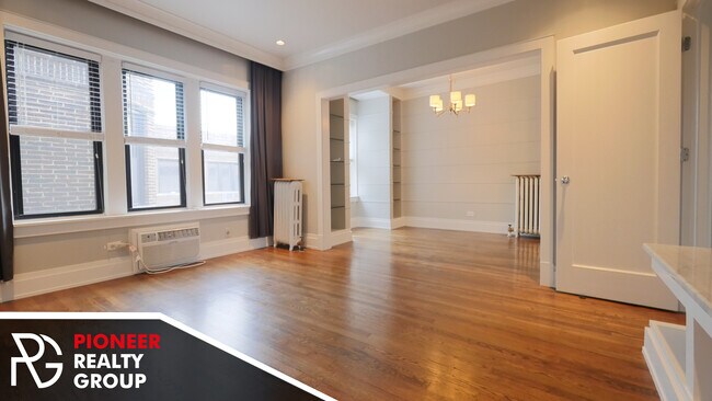 736 W Addison St, Unit 746-3S in Chicago, IL - Foto de edificio - Building Photo