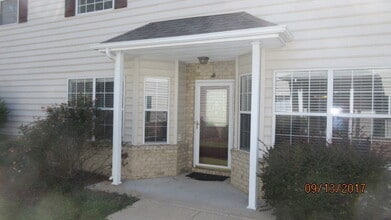 213 Belmont Cir in Yorktown, VA - Building Photo - Building Photo