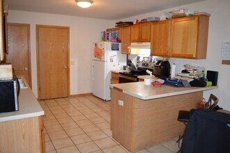 1043 N Thompson Dr in Madison, WI - Building Photo - Building Photo