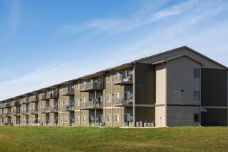 Westbrook Estates I in Yankton, SD - Foto de edificio - Building Photo